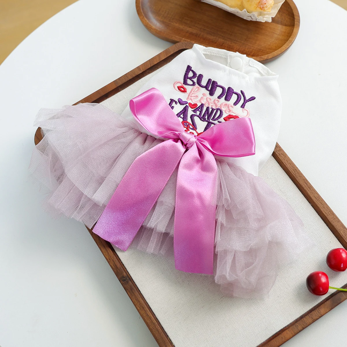 Lila Hasen-Oster-Tutu-Kleid, Weiß mit Lavendel-Tüll, Zweibeiniges Prinzessinnen-Outfit für Kleine Hunde & Katzen