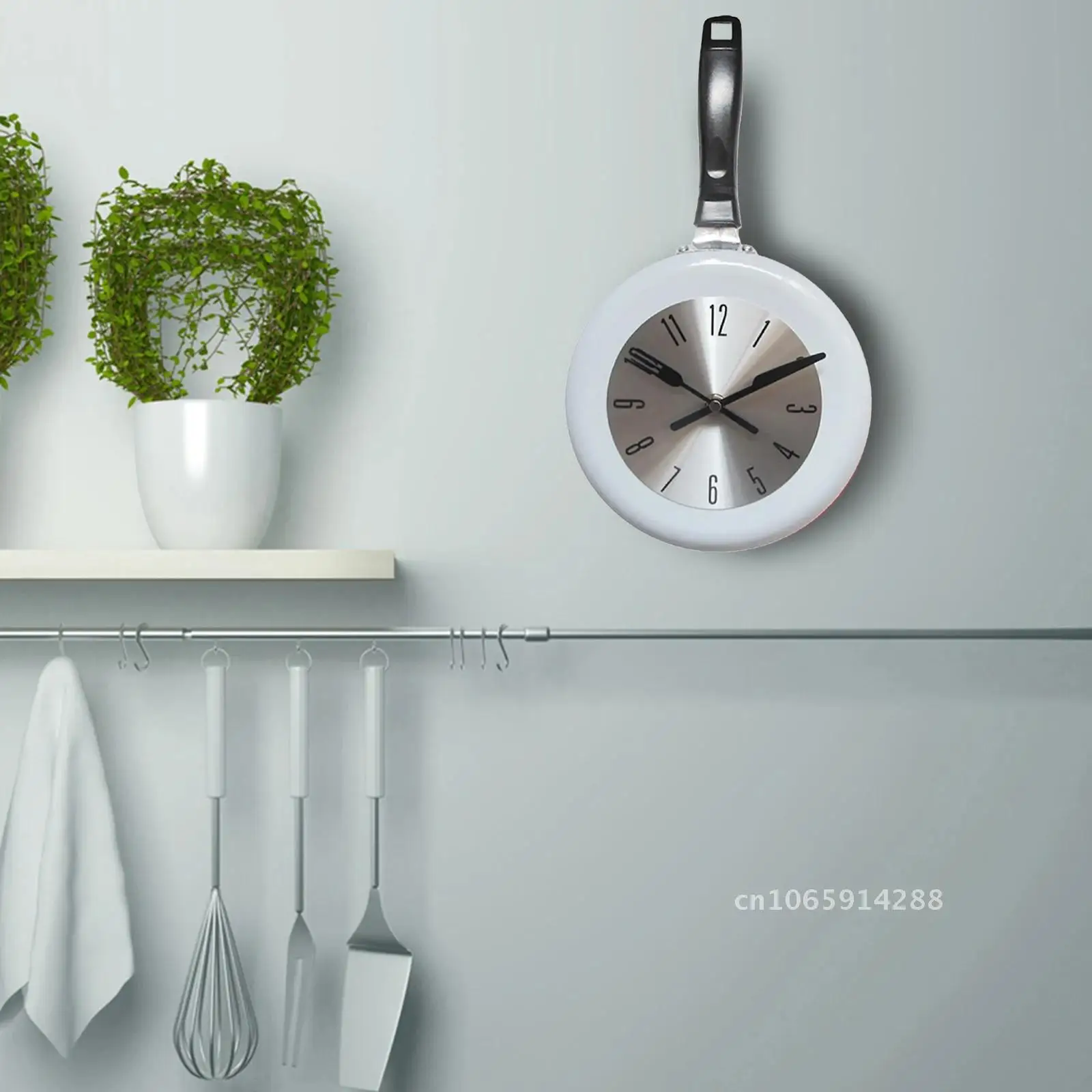 

Cute Kitchen Wall Clock Metal Frying Hanging Kitchen Clock Shape Themed Decoration Pan Watch