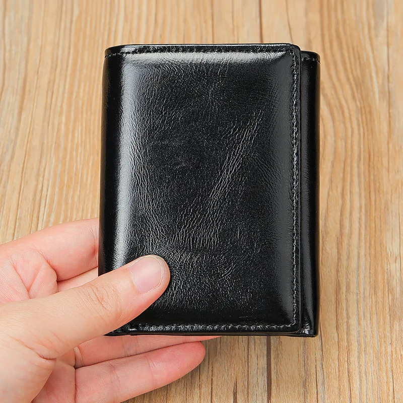 Cross-border best-selling 30% off short style wallet made of genuine leather, men's large capacity card bag, money clip wallet.