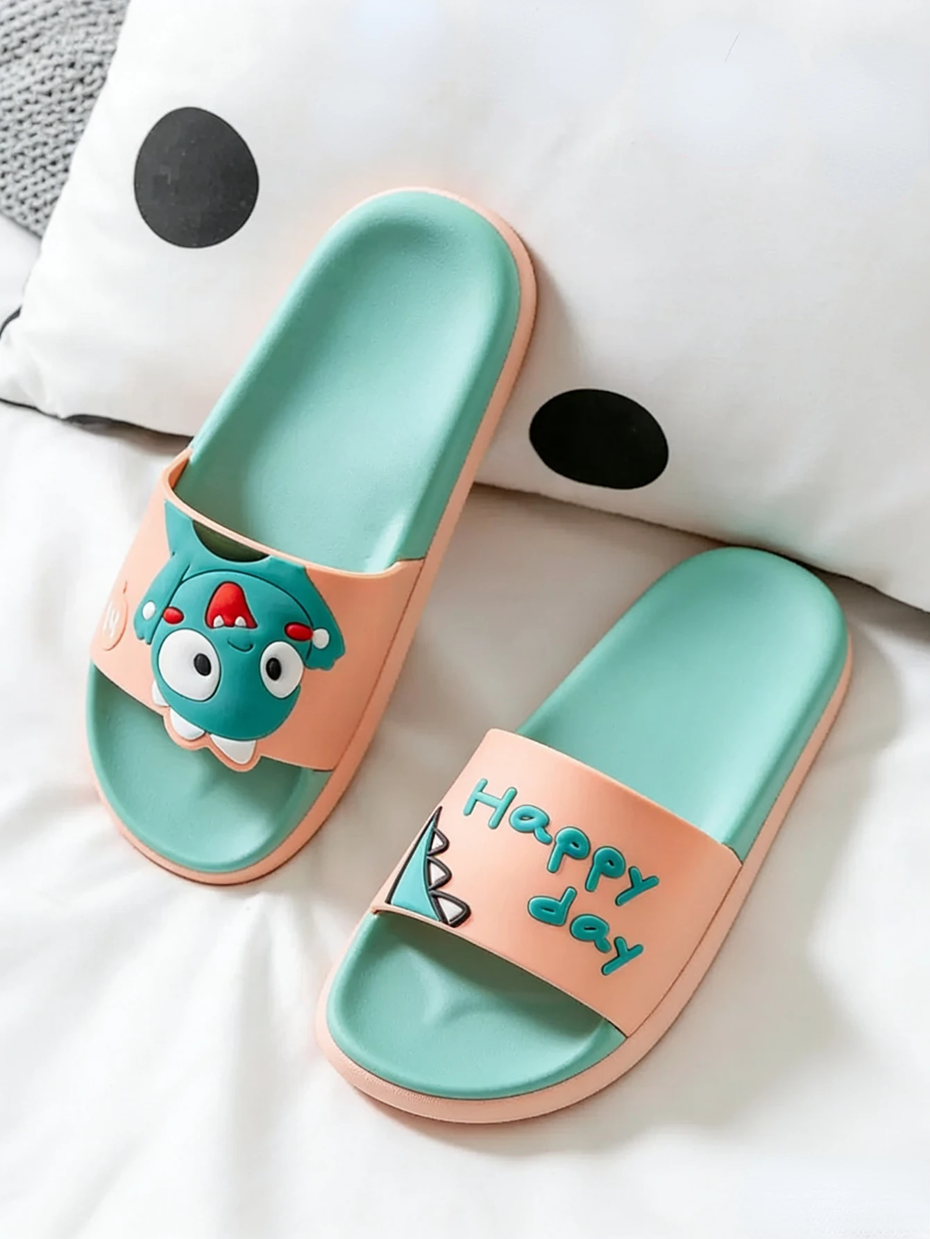

Всесезонные универсальные домашние тапочки с мультяшным принтом, нескользящие, для ванной комнаты, легко надеваемые.
