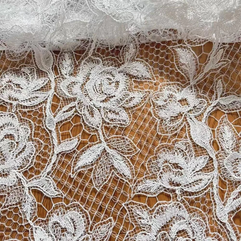 Großflächiger Hohler Rosen-Spitzenstoff, Kleiner Pailletten-Modestoff für Kleider, Französischer Blumen-Nähstoff – Detail 5