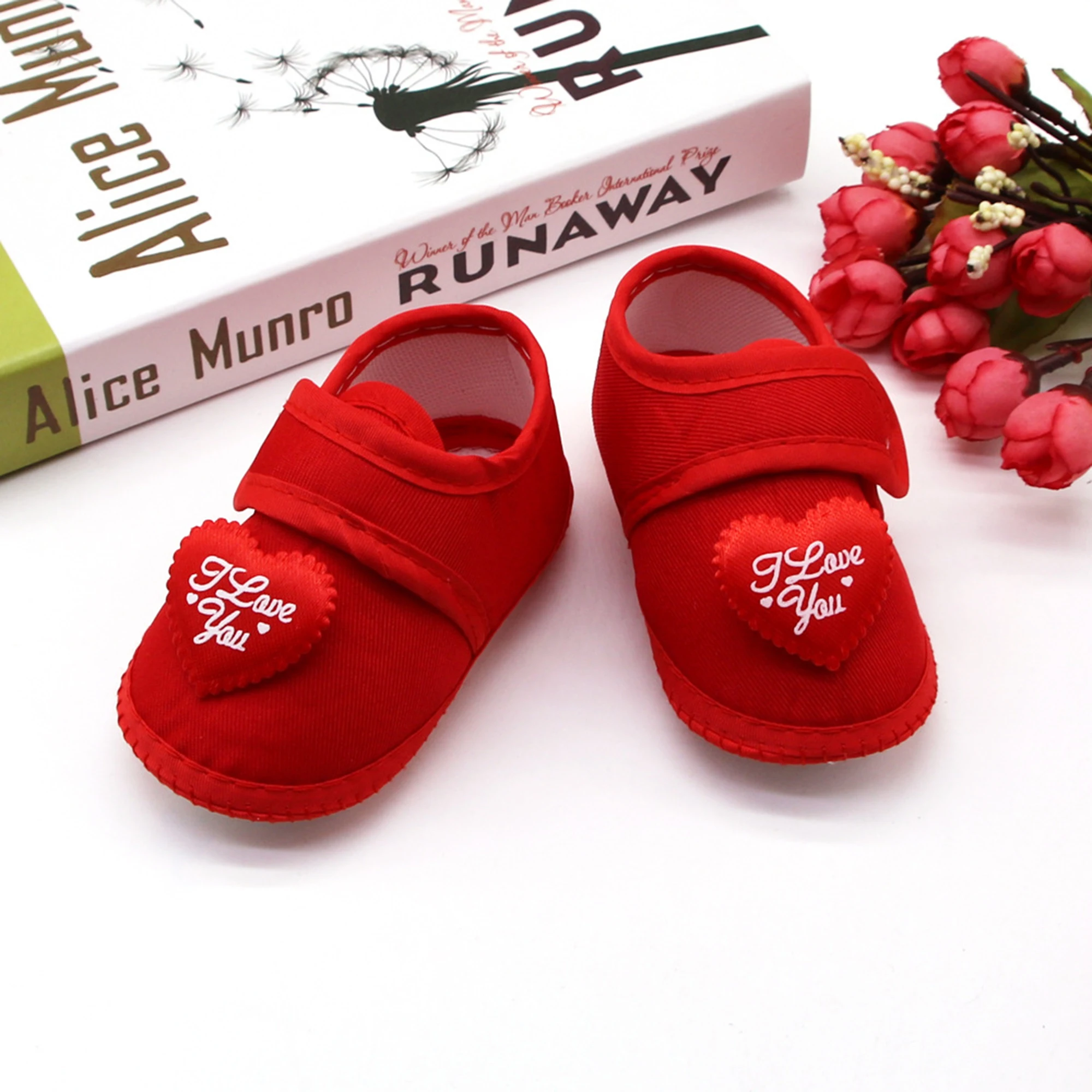 

Adorable Baby Girls Heart Patterned Sneakers Stylish and Cozy Slip-On Toddler Shoes with Anti-Skid Soles for Comfort