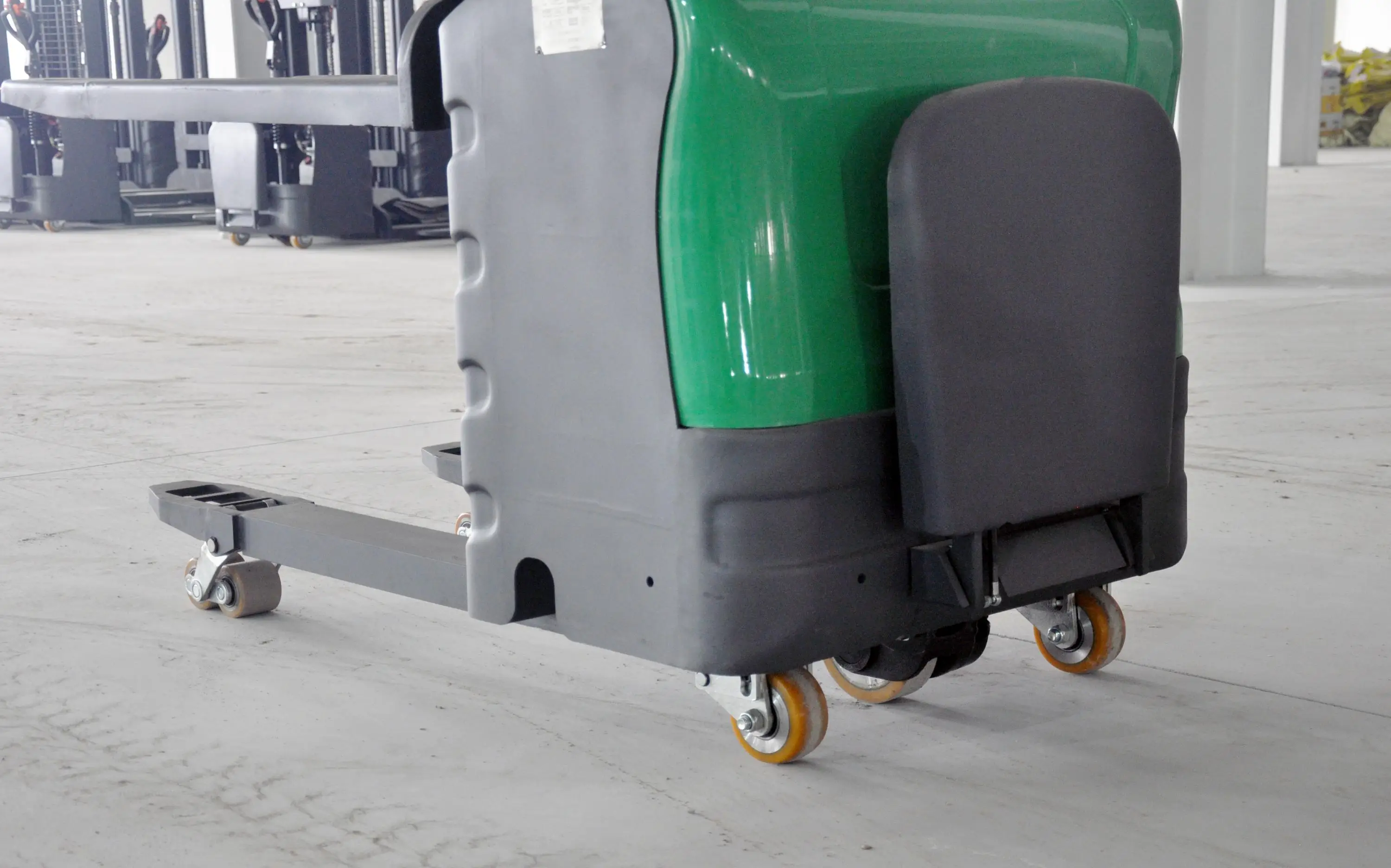 YG Customized Choose High-quality 1.5-2 Ton Electric Stacker To Transport 5 Meters High Save Labor And Time