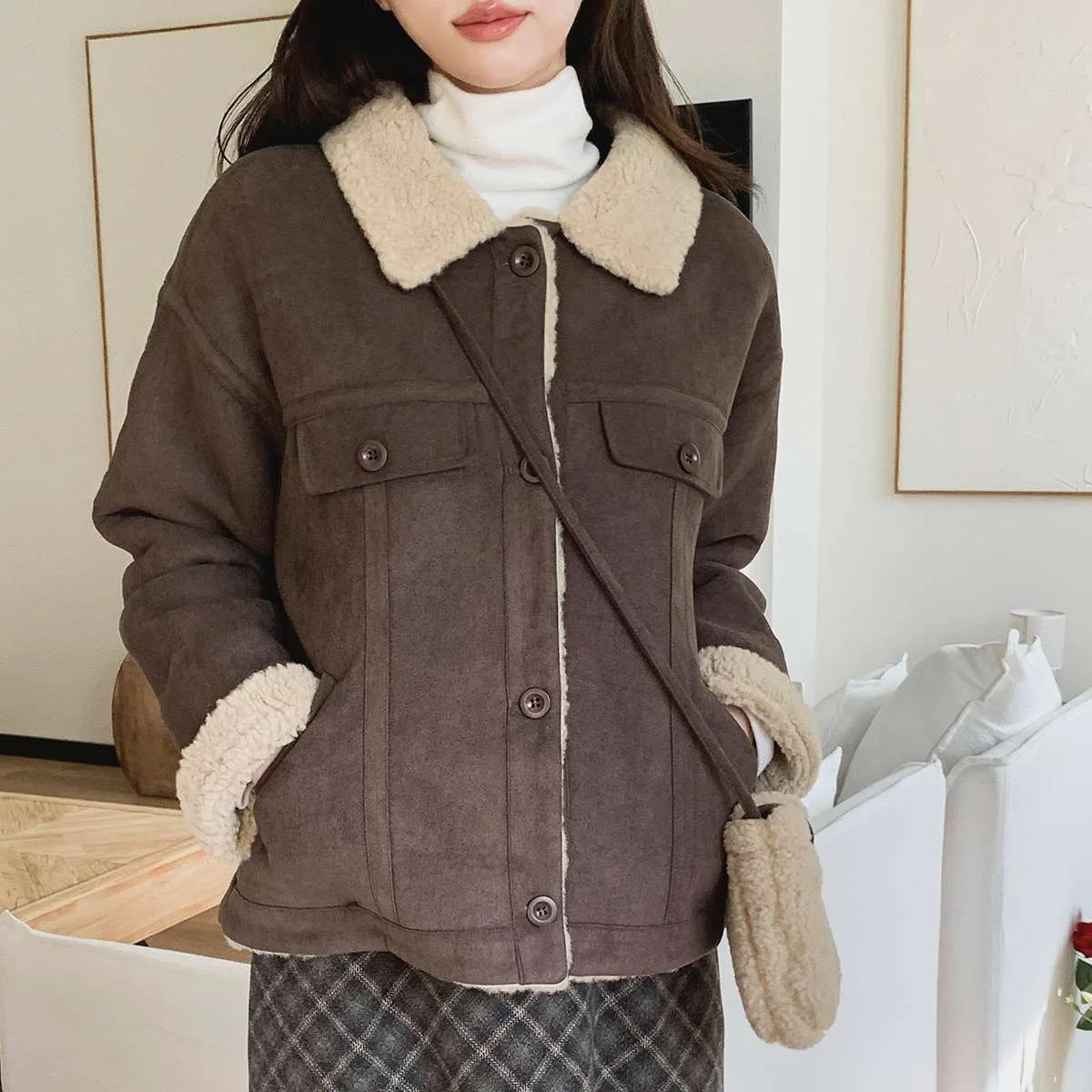 

Ladies' Chic Korean Sle Faux Fur Collar Warm Coat Inteated Leather Velvet Autumn Winter Outerwear with Small Crossbody Bag