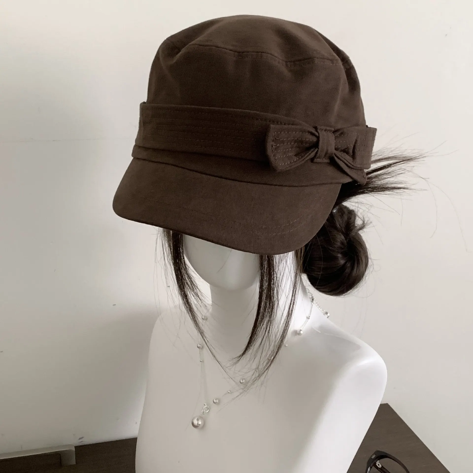 Vintage Suede Women's Beret with Bow Decoration, Made of Polyester with Delicate Stitching, Suitable for Daily Commuting, Newsboy Hat, Solid Color Winter Hat
