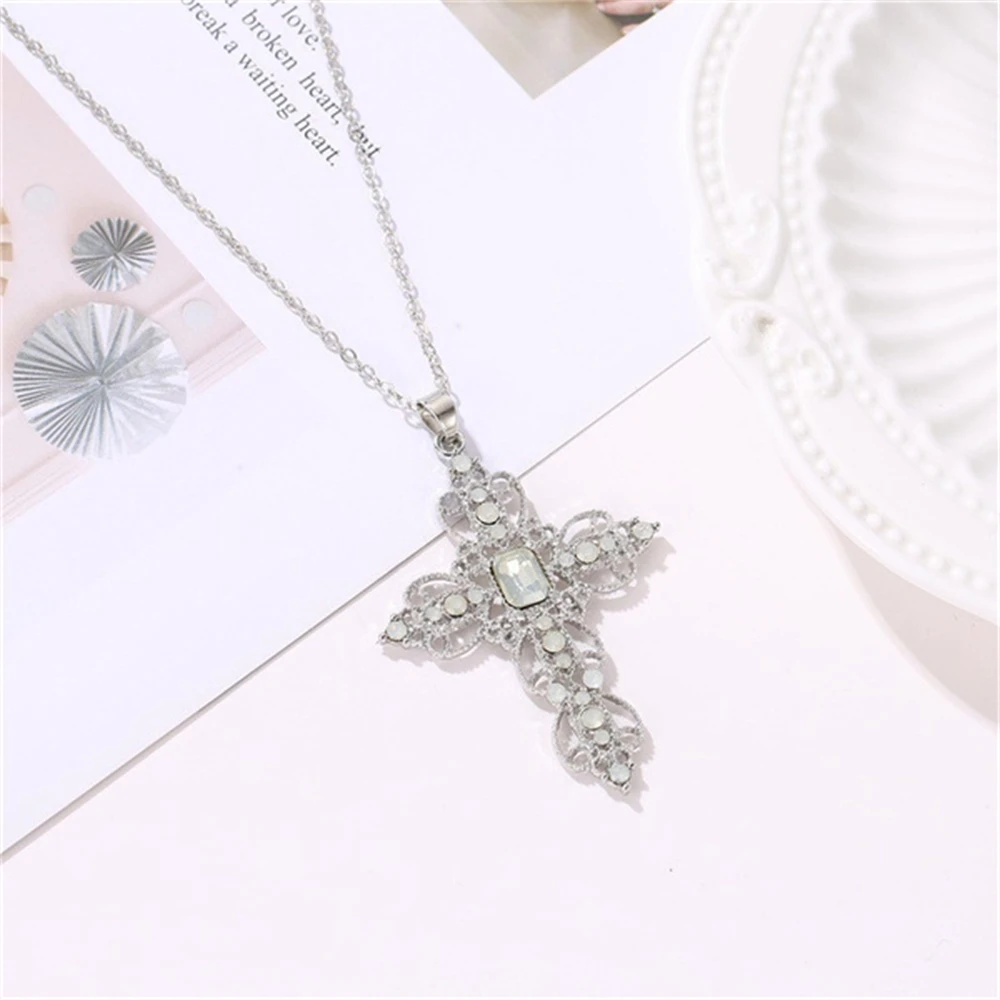 Fashion Exquisite Hollow Cross Necklace Bohemian Inlaid Rhinestones Clavicle Chain Jewelry Gifts For Women Girls Party Wearing