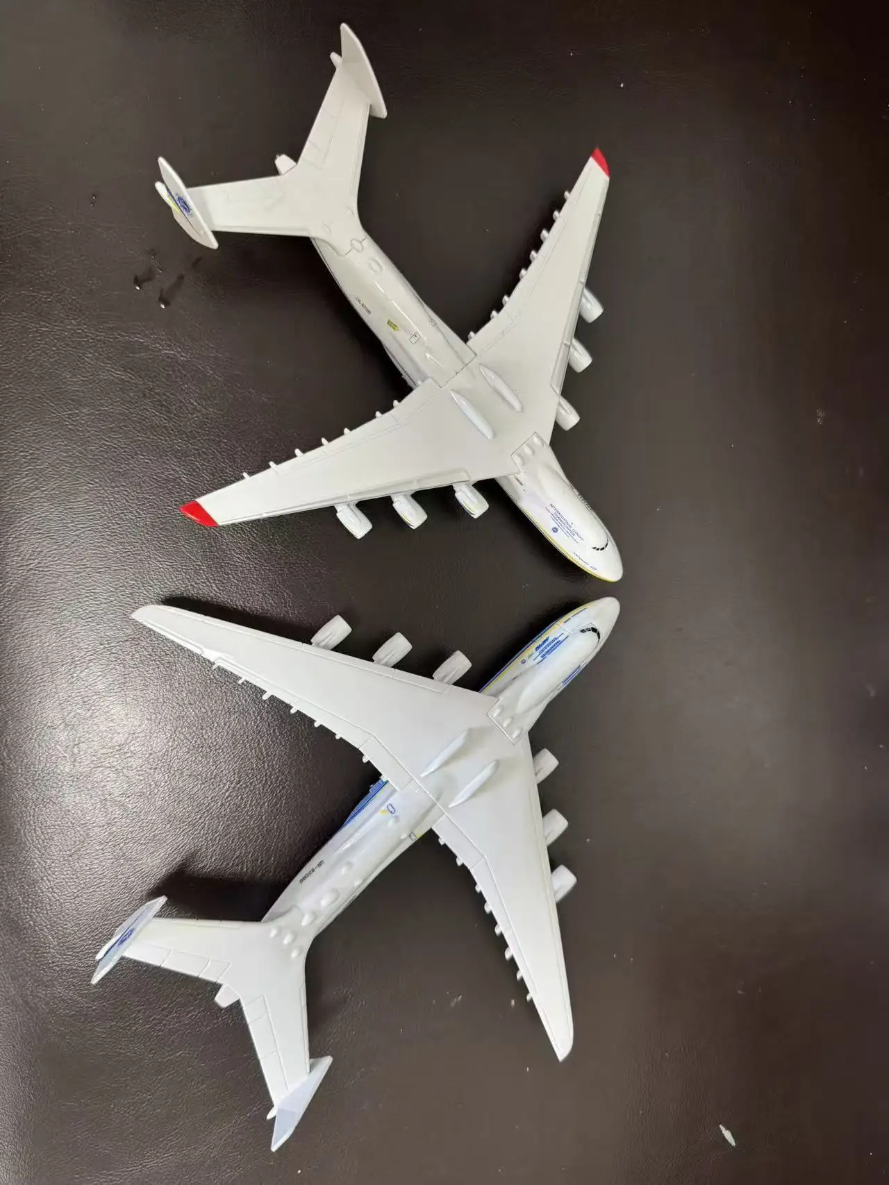 20cm ウクライナ アントノフ AN225 ムリーヤ輸送機 モデル 1/400スケール 金属製レプリカ 航空機 車内開閉可能 車輪可動