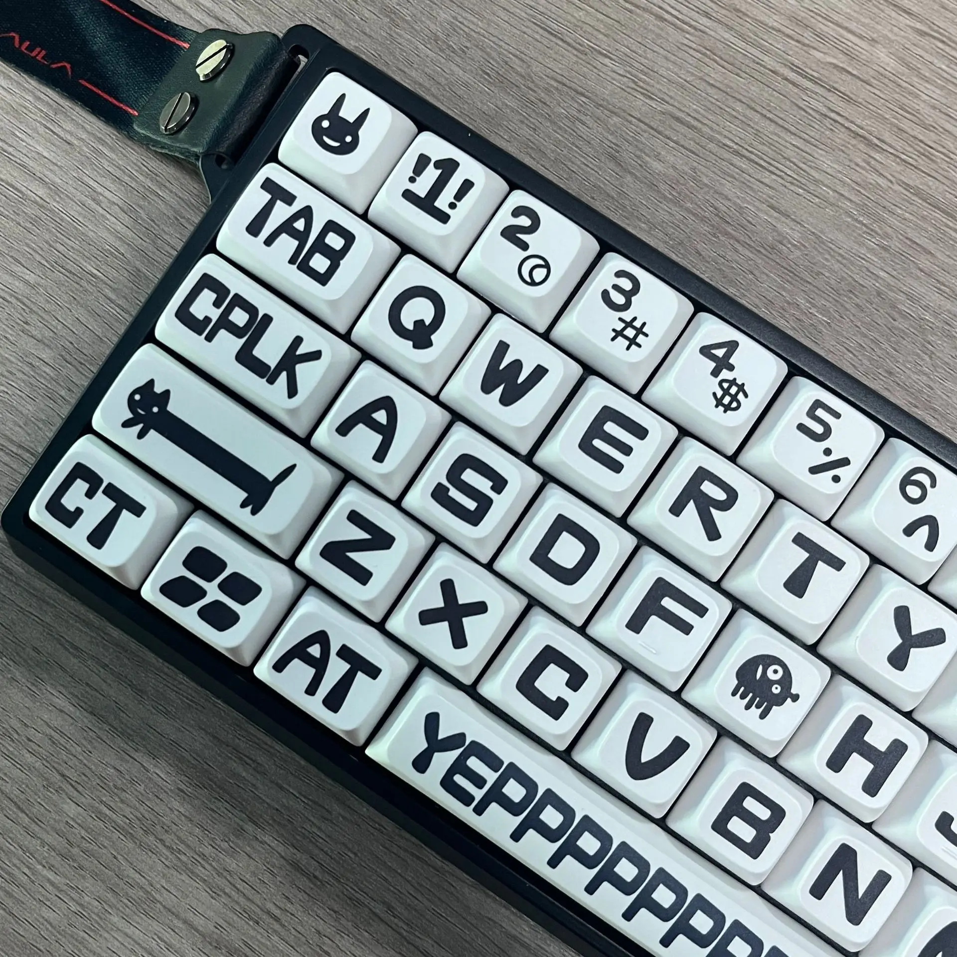 Animal party theme XDA high PBT hot sublimation process fish simple black and white cute keycaps can be customized