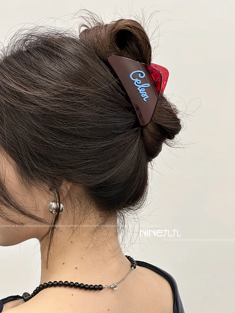 

Sweet and cool red triangular letters advanced sense back head shark clip