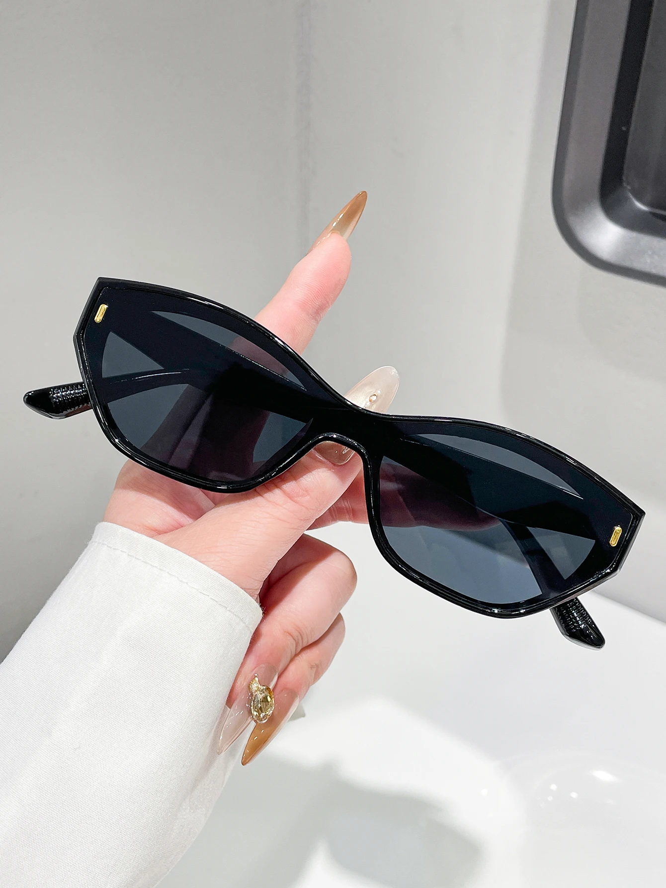 Unisex Retro Minimalist Pure Color Oval Frame Fashion Glasses for Daily Wear And Driving Versatile And Stylish Eyewear