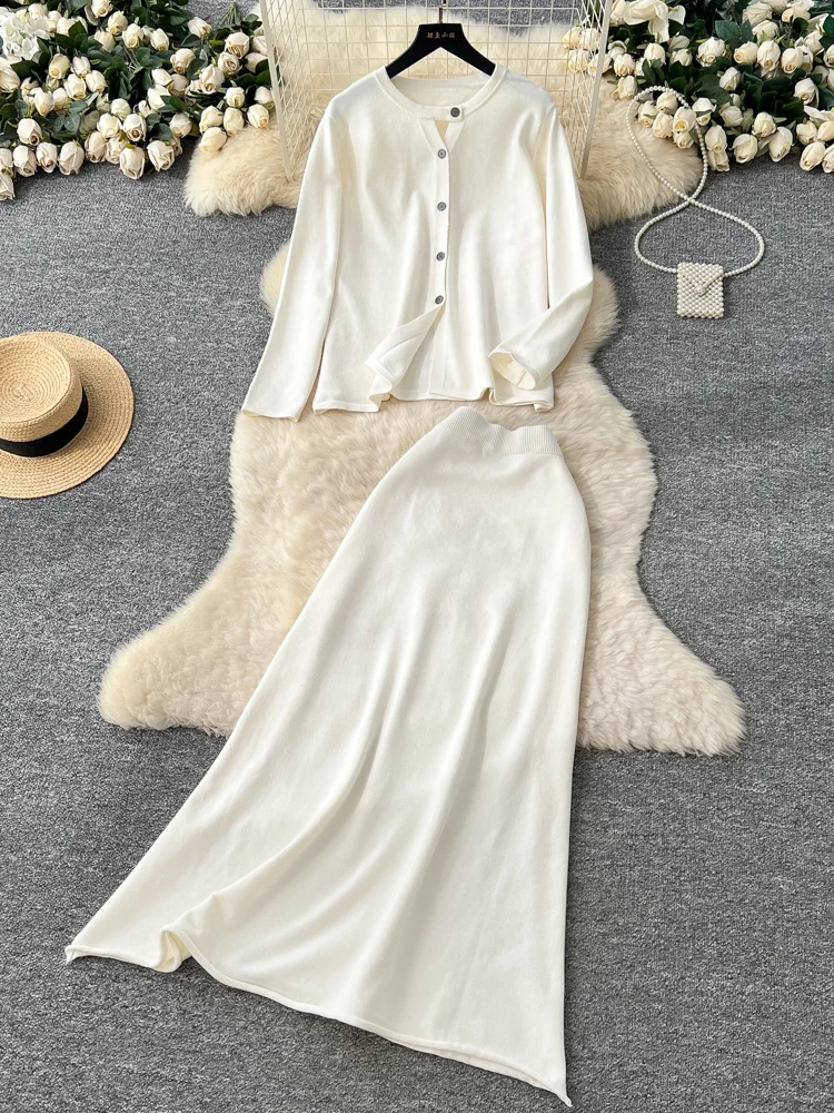 

Корейский комплект из двух предметов: вязаный топ с высокой талией и длинными рукавами и юбка с вырезами, модная повседневная рабочая одежда