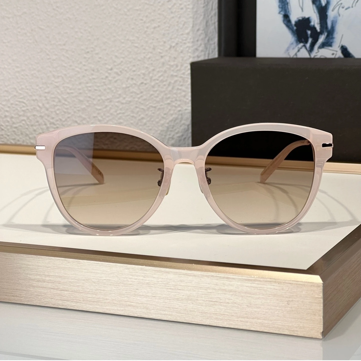 1142-K Woman Sunglasses,Milky Pink Frame Gradient Brown Tint,Metal Nose Pad & Thin Temple,UV400,Create Soft Gentle Daily Look