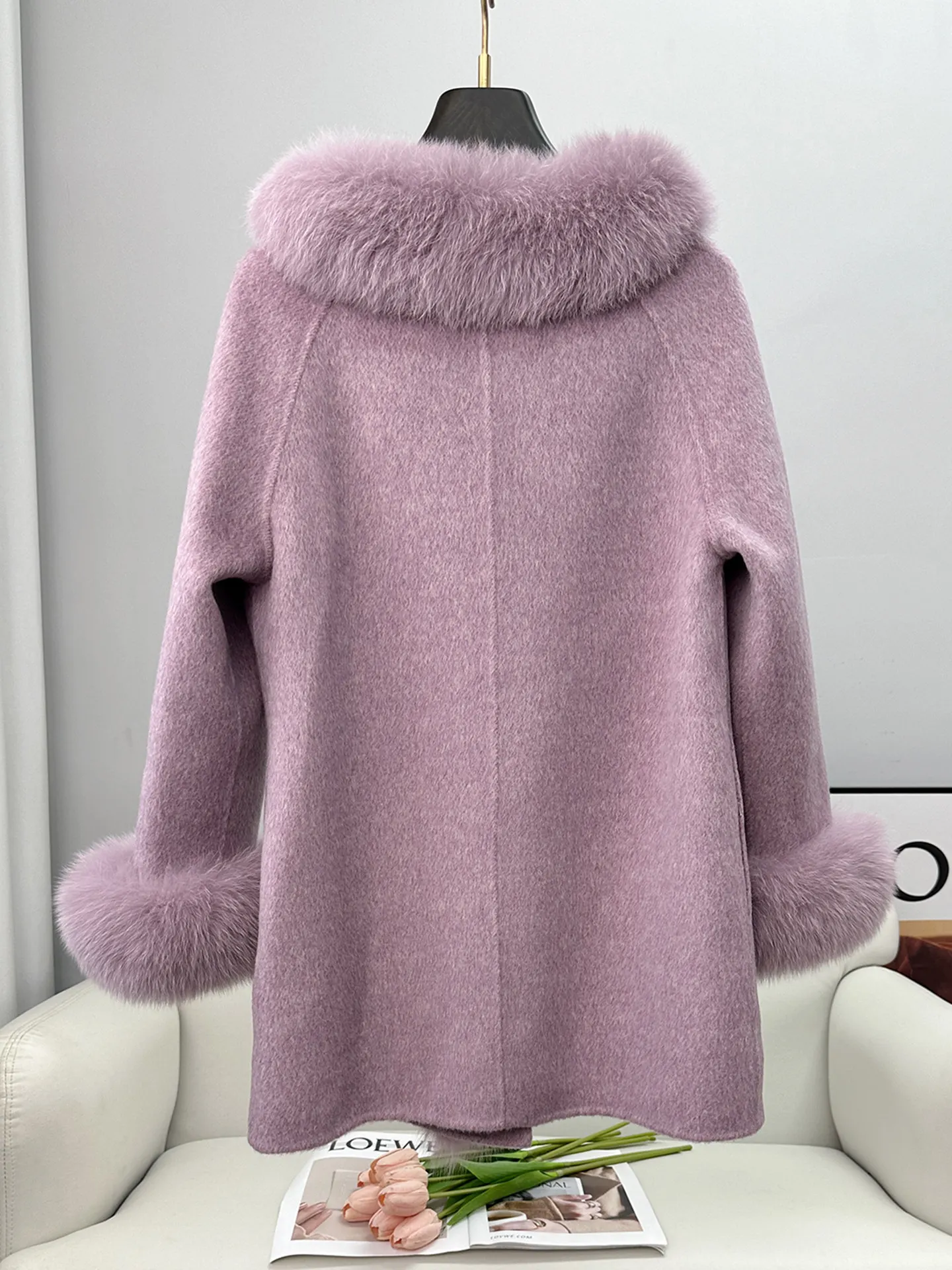 Ragazza delicata e tenera, cappotto in cashmere double face con fiocco, collo in pelliccia di volpe, pelliccia da donna, cappotto in lana di nuovo stile per inverno