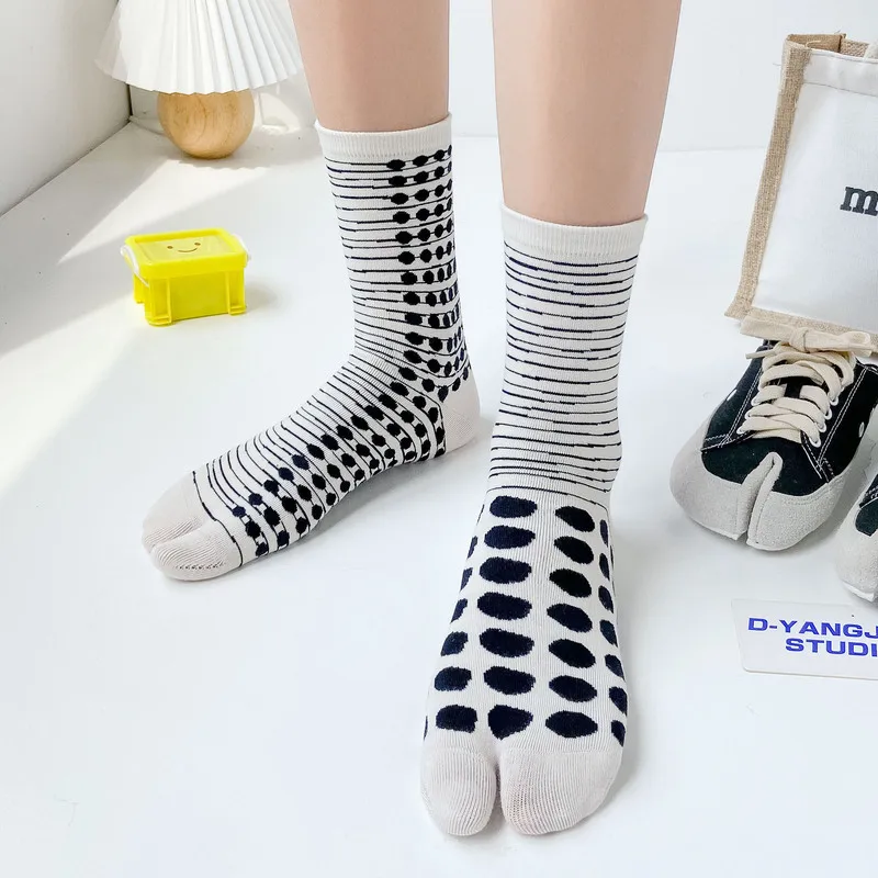 Women's Split‑Toe Tabi Mid‑Calf Cotton Socks, Japanese‑Style Two‑Toe Socks for Geta Clogs, Trendy Casual Socks for Autumn