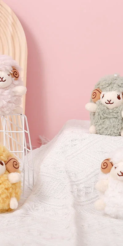 พวงกุญแจตุ๊กตาแกะน้อยน่ารัก 1 ชิ้น ของตกแต่งกระเป๋าเป้ ตุ๊กตาแกะนุ่ม ของประดับตกแต่งรถยนต์