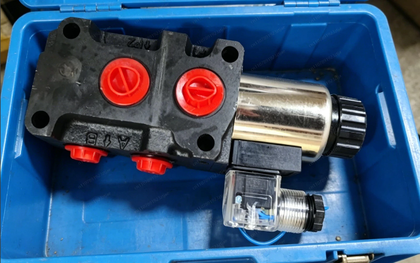 Three Position Four Way Solenoid Valve Hydraulic  60L Double Coil Directional Selector