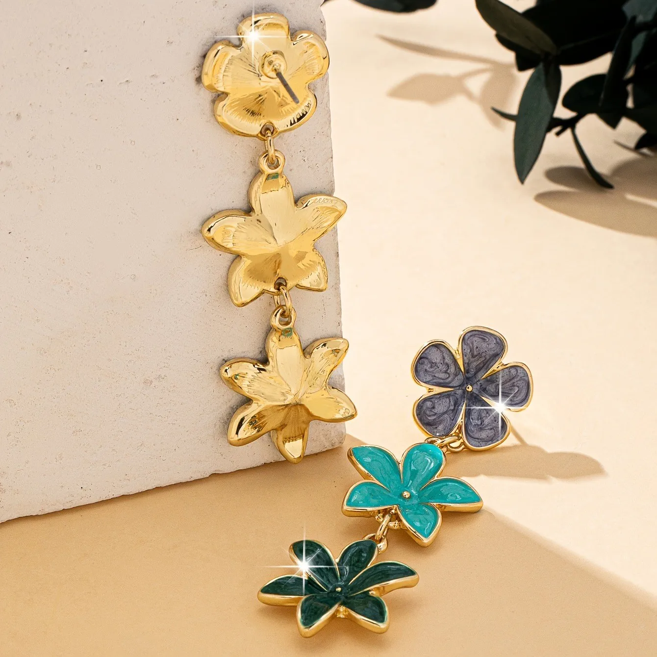 A Pair of European and American Style Oil-Drip Alloy Multi-Layer Flower Pendant Design Women's Earrings, Niche Fashion, Fresh and Elegant Ear Accessories