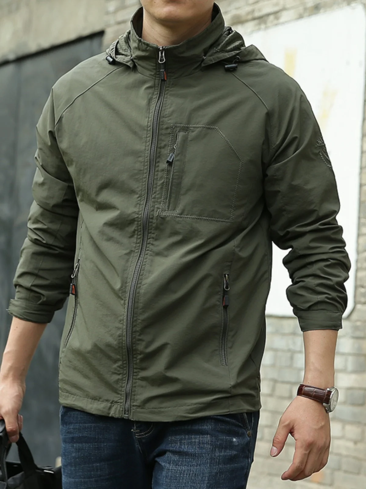 

Men's Casual Hooded Jaet Thin Windproof Color Versatile Leisure Sportswear Stand Fit Long Sve Zipper Closure