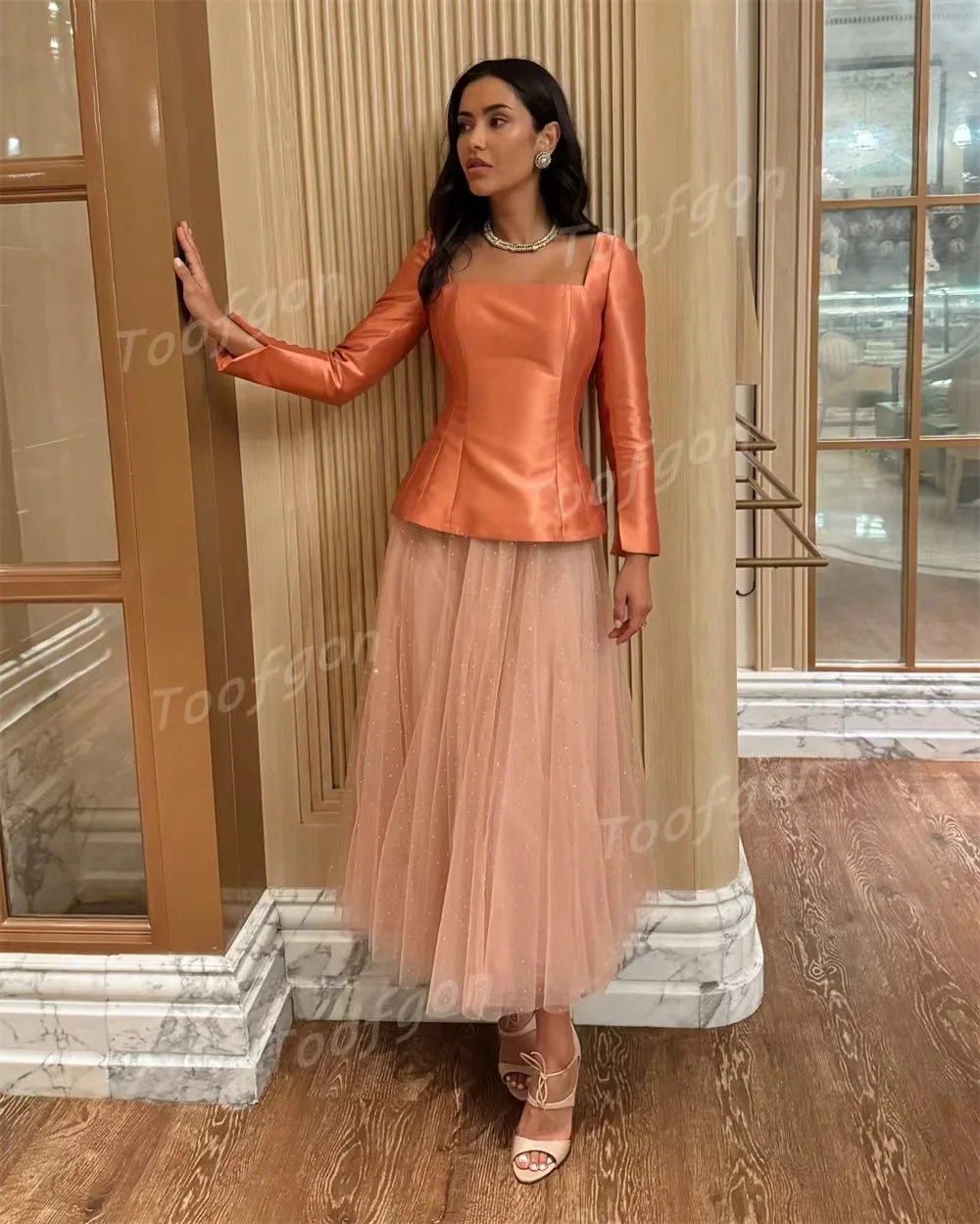 Toofgon برتقالي رقبة مربعة فساتين لحضور الحفلات الموسيقية من الساتان بأكمام طويلة فستان سهرة متوسط للنساء للحفلات الراقصة حسب الطلب