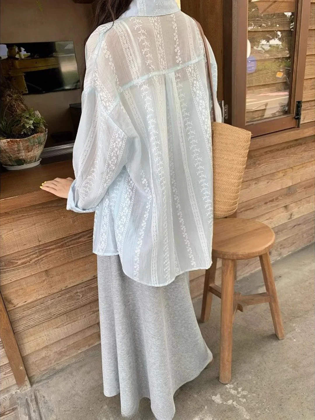 

Осенне-зимняя коллекция 2026: Новая женская рубашка с 3D-вышивкой цветов, прозрачная, солнцезащитная, повседневная, свободного кроя, с длинным рукавом