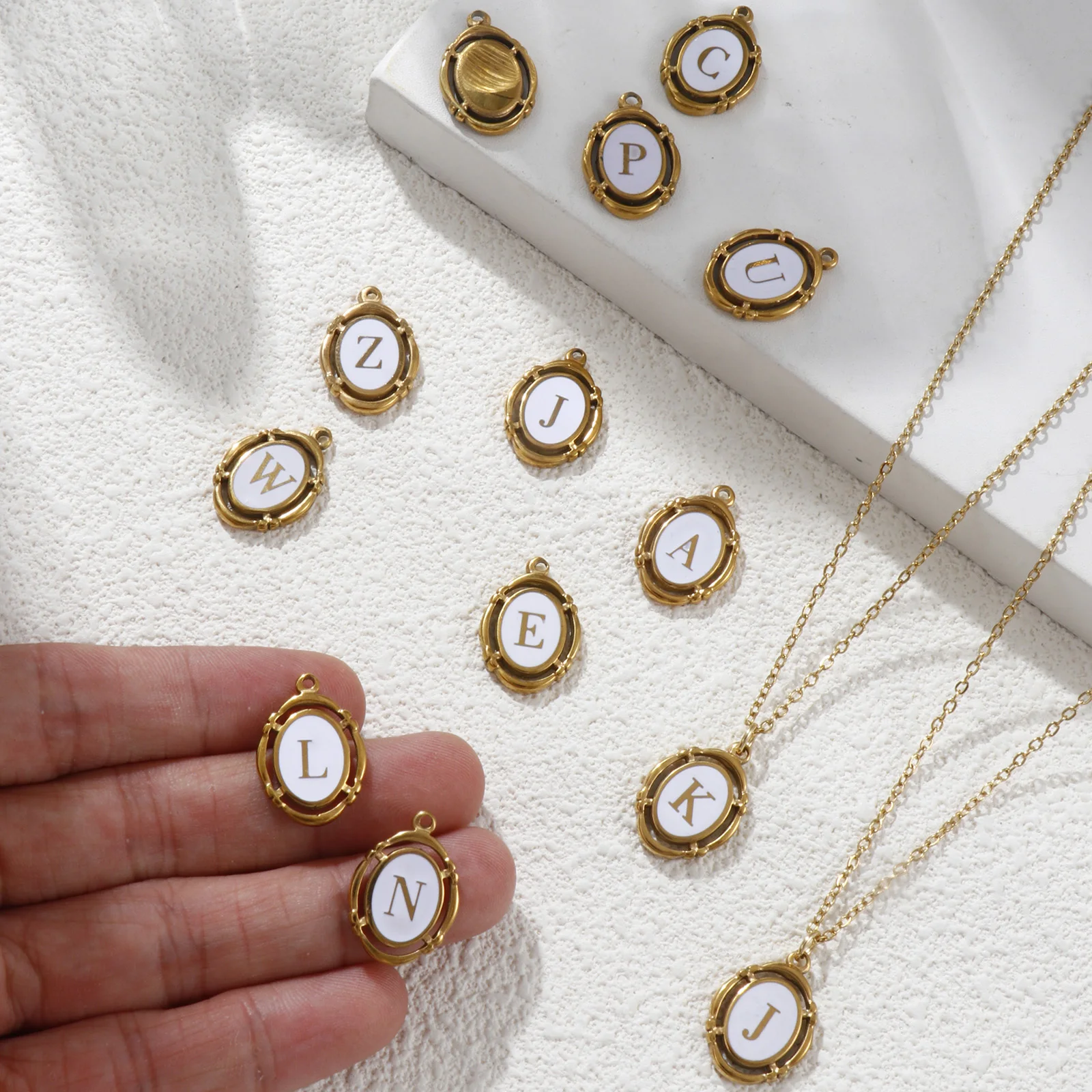 1 قطعة 304 الفولاذ المقاوم للصدأ الأولي رسالة سحر 18K مطلية بالذهب الأبيض المينا البيضاوي كابيتال الأبجدية "A-Z" قلادة DIY 20 مللي متر x 14 مللي متر