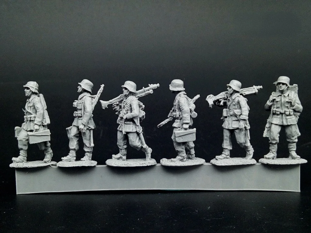 

1/72 Scale Die-cast Resin Figure Infantry MG42 Machine Gun Group Marching Squad Scene Model Kit