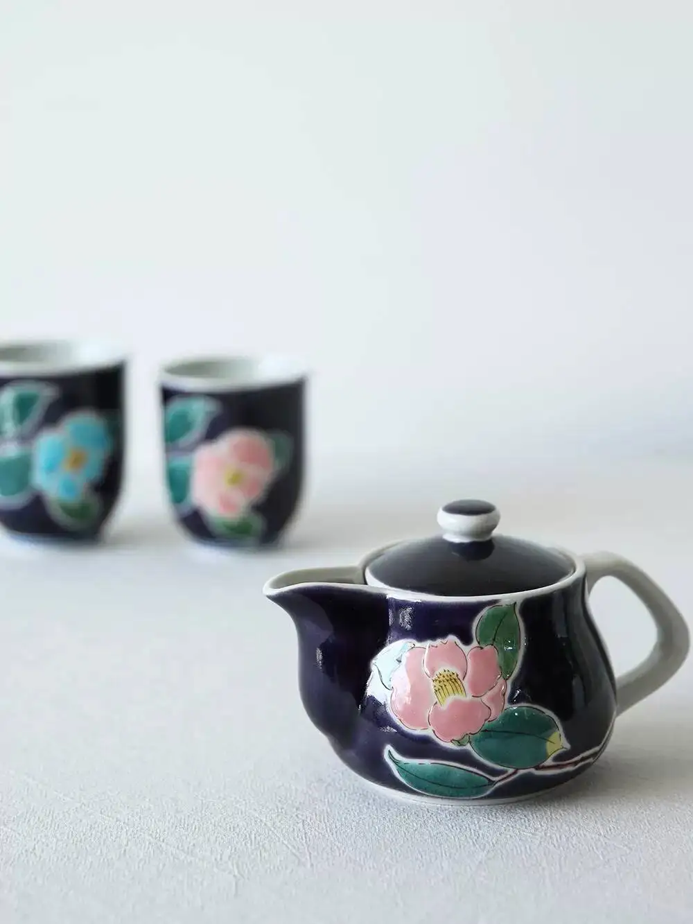 In Stock Japanese Imported Kutani Ware Hand-Painted Purple Chrysanthemum Flow Teapot Teacup Camic Tea Set With Built-In