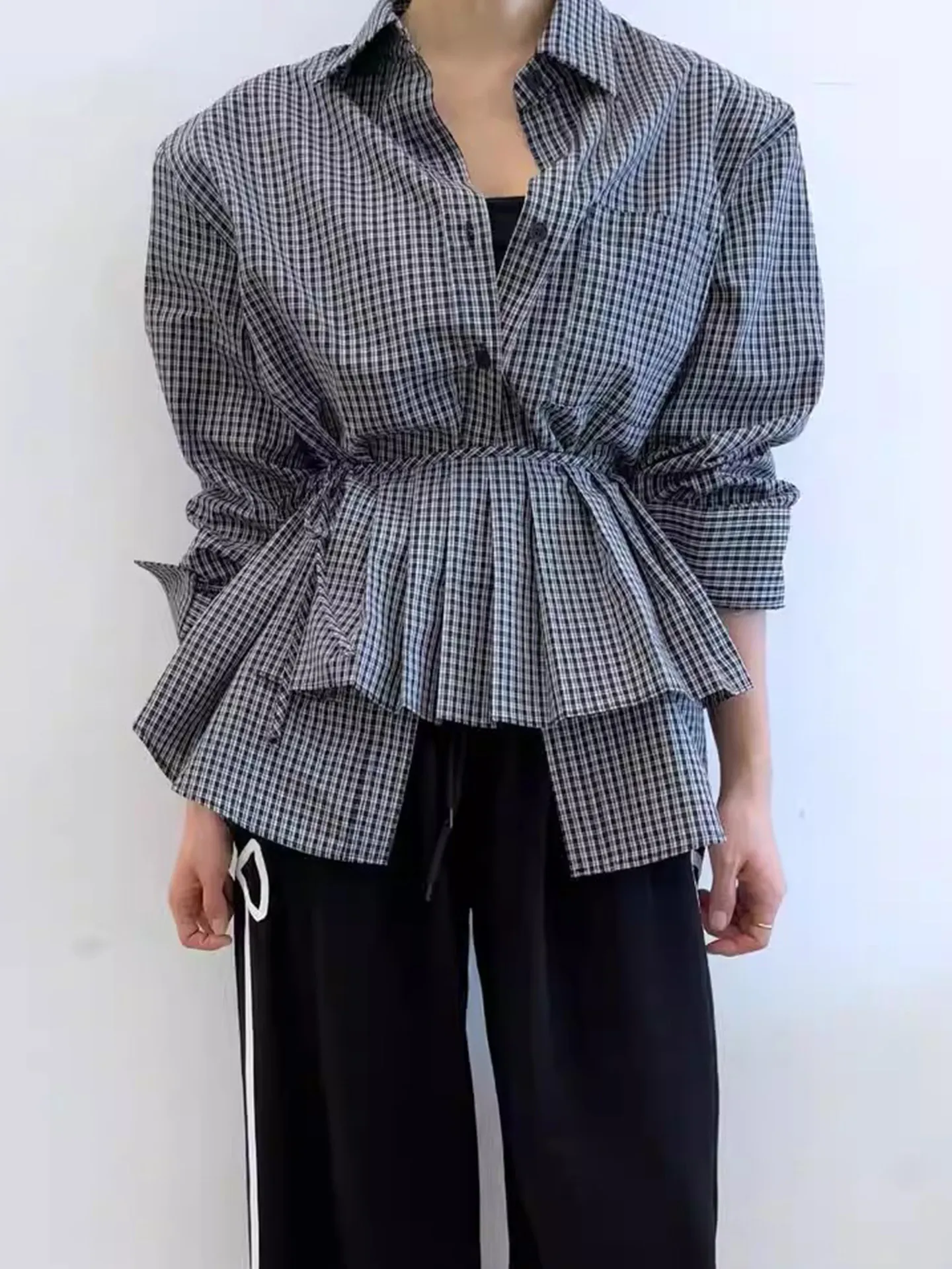 SuperAen Korean Style Belt Waist Retro Contrast Color Plaid Shirt for Women Spring New Polo Pleated Design Casual Tops view 2
