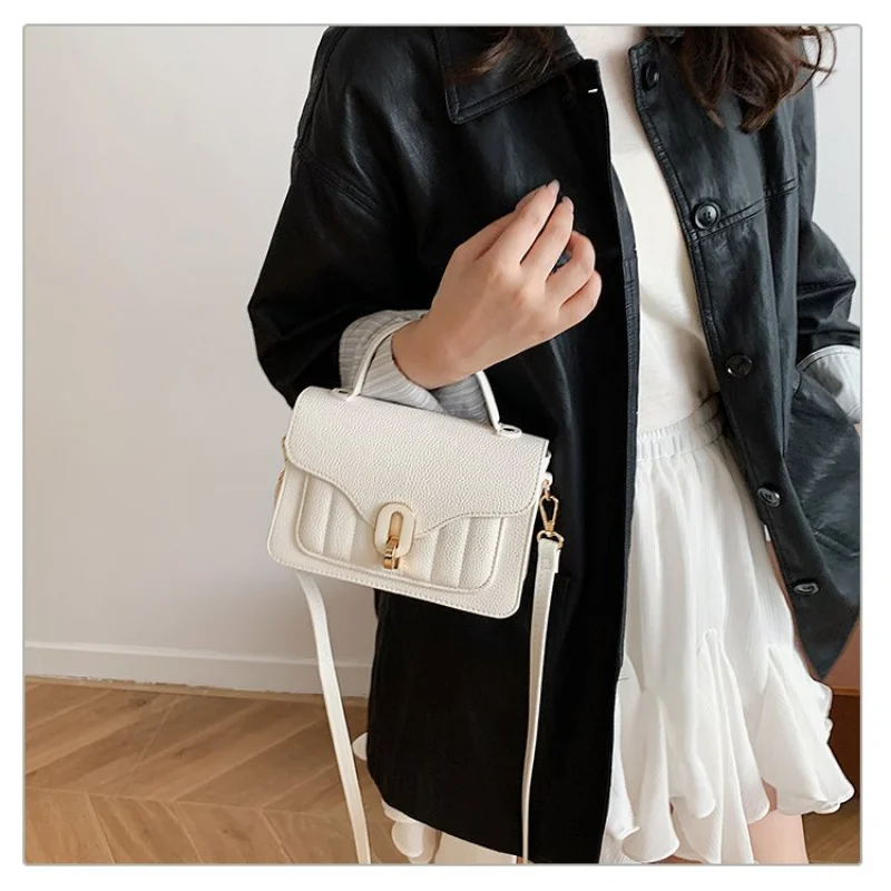 

Женская большая сумка из кожи в полоску с точечным принтом, высококачественная Парижская пригородная просторная мягкая повседневная сумка в современном стиле ​