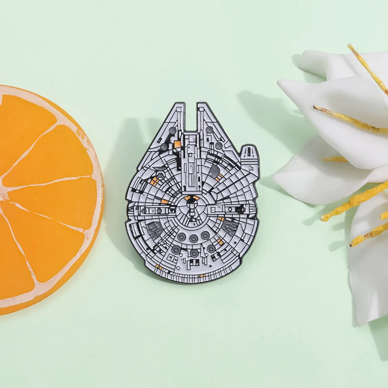 Creative Spaceship Model Enamel Pins Spacecraft Brooches Metal Lapel Backpack Badges Jewelry Gift for Friends Kids