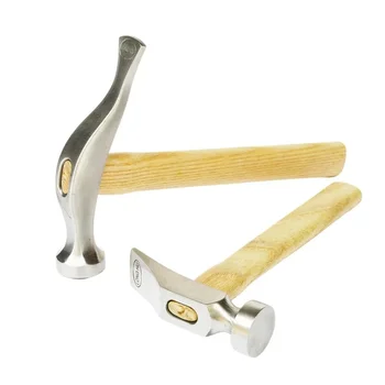 Martello fatto a mano superiore in pelle con manico in legno per maschiare sopra i punti delle mani Allacciatura che ricorda lo strumento di creazione leggero delle scarpe