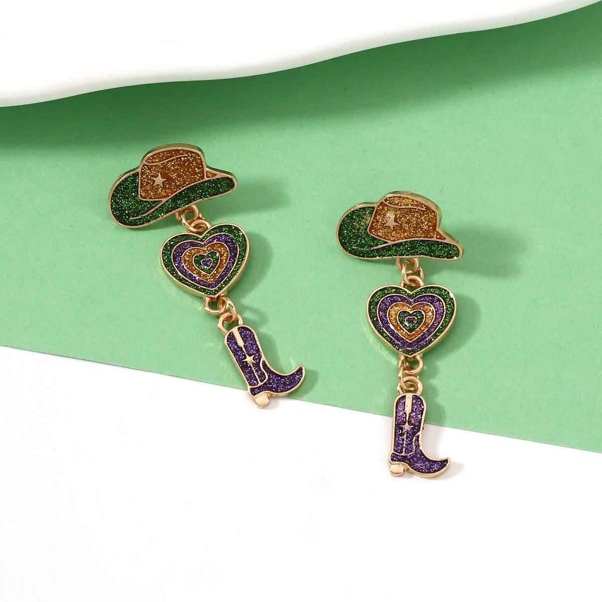 أحذية نسائية على الموضة وقبعات أقراط متدلية ، السنة الجديدة ، 2024