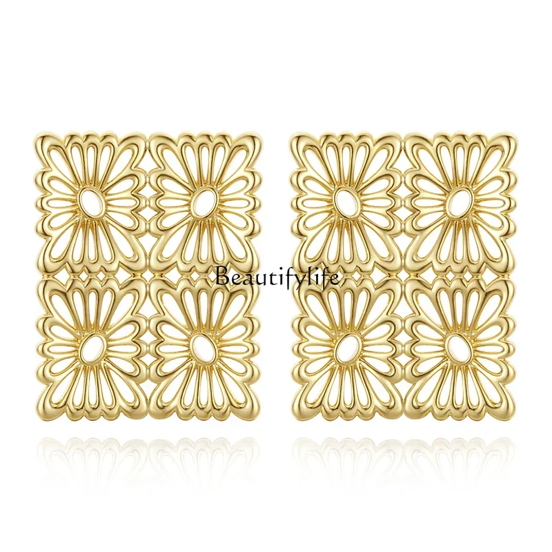 

Chrysanthemum Pattern Stud Earrings for Women, Advanced All-Match Ear Studs, Niche Design