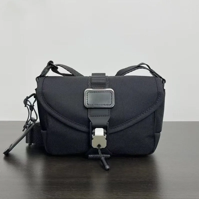 

Luxury Brand Design Men Chest Bag Leather Crossbody Bags High Quality Male Sling Bag Business Casual Shoulder Messenger Bag