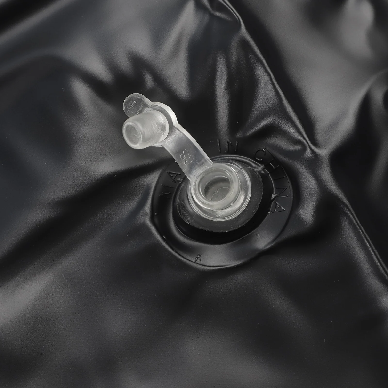 

Heavy Duty Air Pillow for Winterizing Above Ground Pools 120 by 120cm with 2 Ropes to Keep Pool Covers Elevated