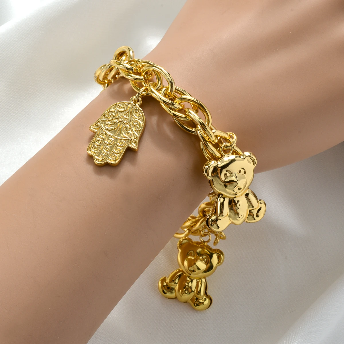 

Dubai 18K Gold Color Link Chain Bracelets Cute Teddy Bear Fatima Hand Charms Hand Chain For Women Wedding Party Gifts