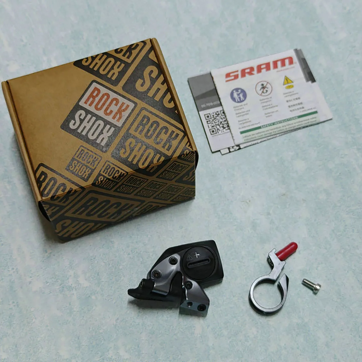 

RockShox AXS Controller EC-AXS-RKSX-A1 AXS - Seat Post Left Side Single Control Open up all the possibilities with AXS