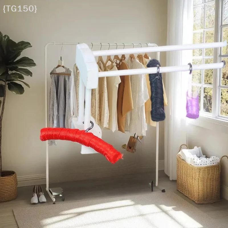 ชุดไม้แขวนเสื้อจิ๋วจำลอง 4 ชิ้น ขนาด 1/12 สำหรับตกแต่งบ้านตุ๊กตา อุปกรณ์ประกอบฉากถ่ายภาพฉากจิ๋ว ของเล่นเล่นสมมติ