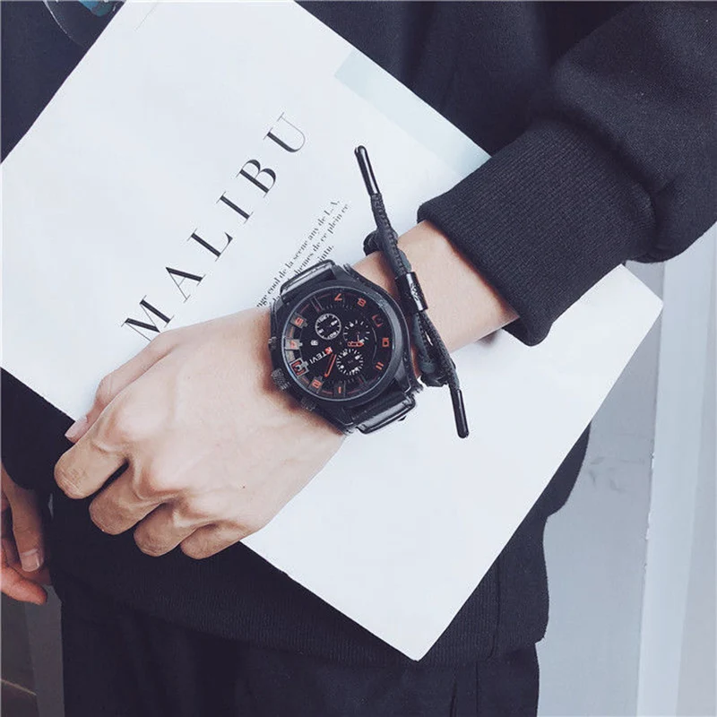 Men's Vintage Leather Strap Quartz Watch