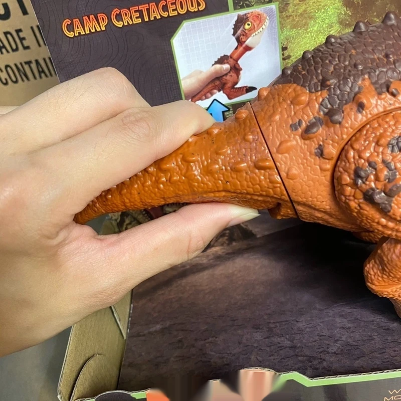 Jurassic World Chibi Carnotaurus Pvc วัสดุ Interactable เสียงกินเนื้อไดโนเสาร์เดสก์ท็อปเครื่องประดับของเล่นเด็กของขวัญ