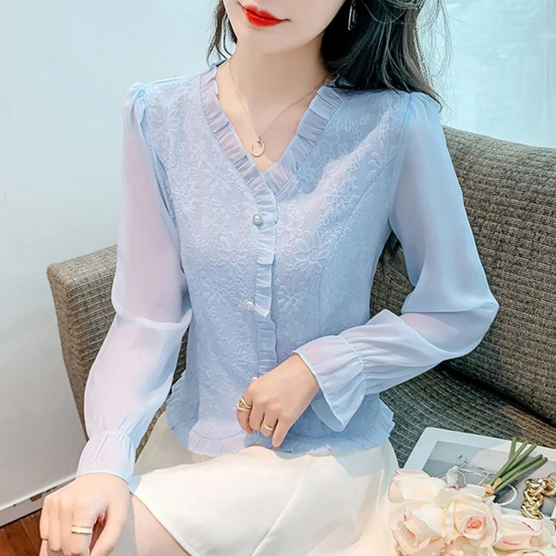 French Jacquard V-neck Shirt Women's Long Sleeves in the Spring of 2025 New Female Western Style Design Chiffon Horn Sleeved Top