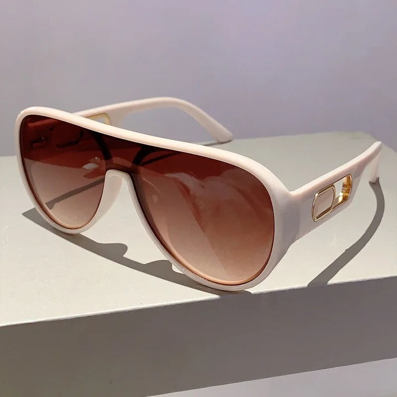 Flat Top Pilot One Piece Sunglasses Women For Men Luxury Brand Designer Vintage Punk Sunglasses Popular Rivet Big Frame Shades