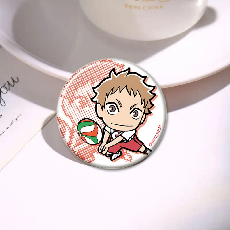 ¡Anime Haikyuu! Insignias de impresión HD para mochila, alfileres redondos Kenma Kozume, broches de dibujos animados para ropa, decoración de bolsos, regalos