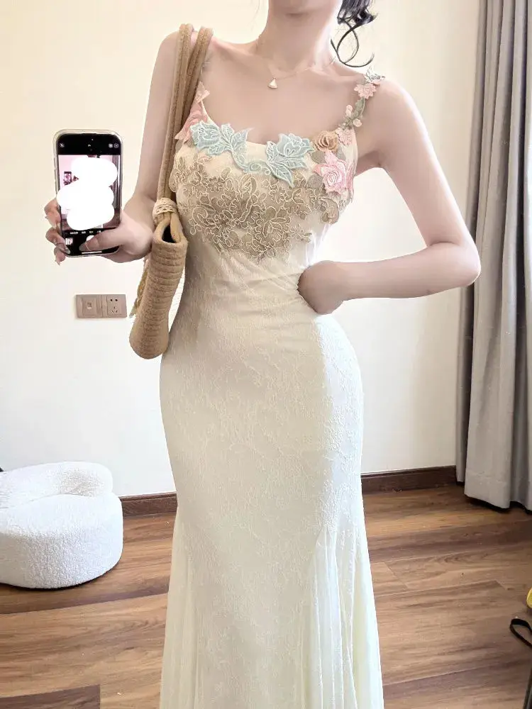 Nuovo design estivo dimagrante in stile francese Senso Fiore di tulle Elegante abito a coda di pesce in pizzo