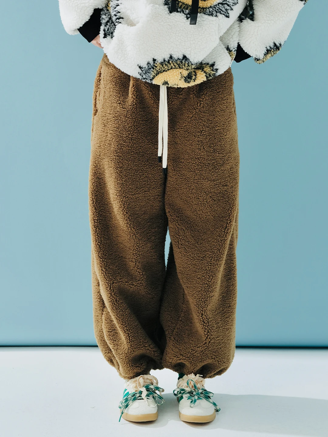 IMAKOKONI Original Design Elastic Waist Lamb Fleece Strap Solid Color Loose Warm Pants 244909