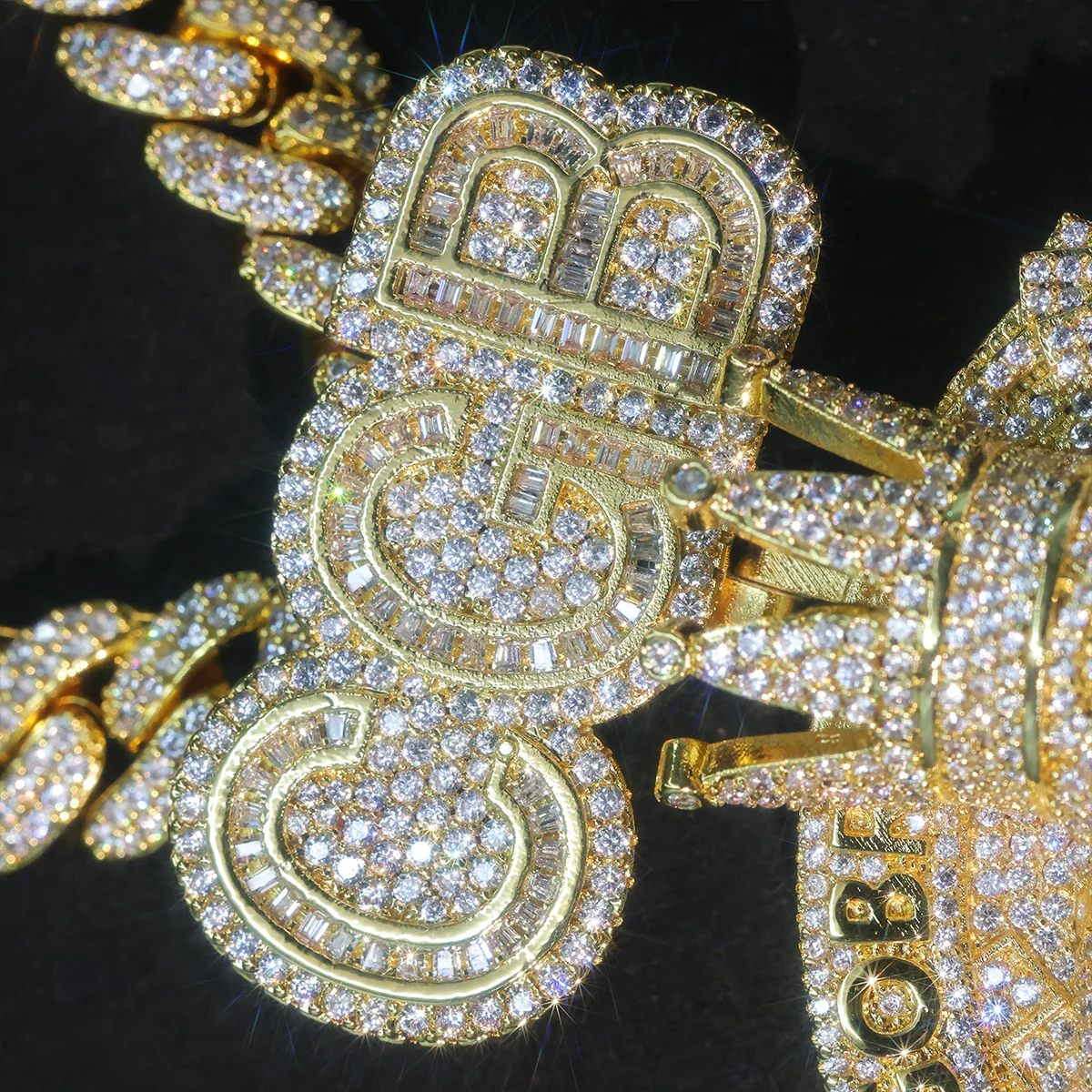 Iced Out Gorilla King Pendant With Letter CGB and Hat 18K Gold Plated Full Paved Zircon Hip Hop Round Medallion Necklace 3D Crown Gorilla Cuban Chain Necklace Accessories Charm Rap Club Jewelry Gold Plating Sparkling Fine Jewelry Gifts for Men Boy Friends
