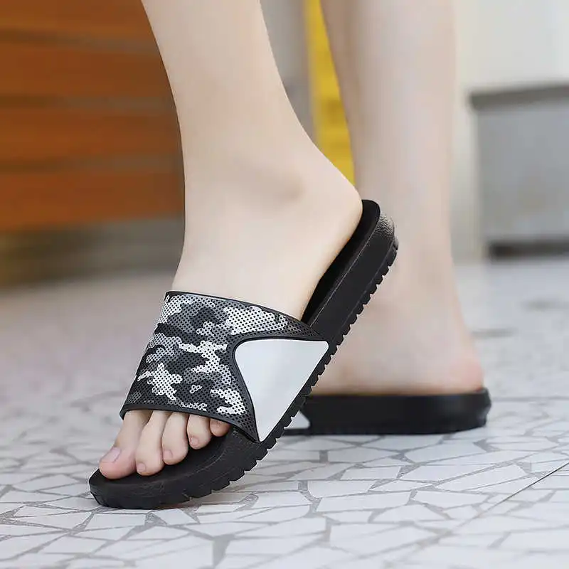 Fall T Strap Man Trainers Slippers Room Sandals Shoes Travel Flip Flops Sneakers Sports Luxury Brand Trend Shooes Cool