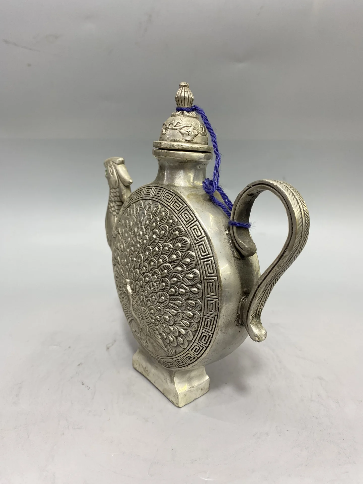 The Classic White Copper Teapot Ornaments are Finely Crafted and Have a Beautiful Appearance Which is Worth Collecting