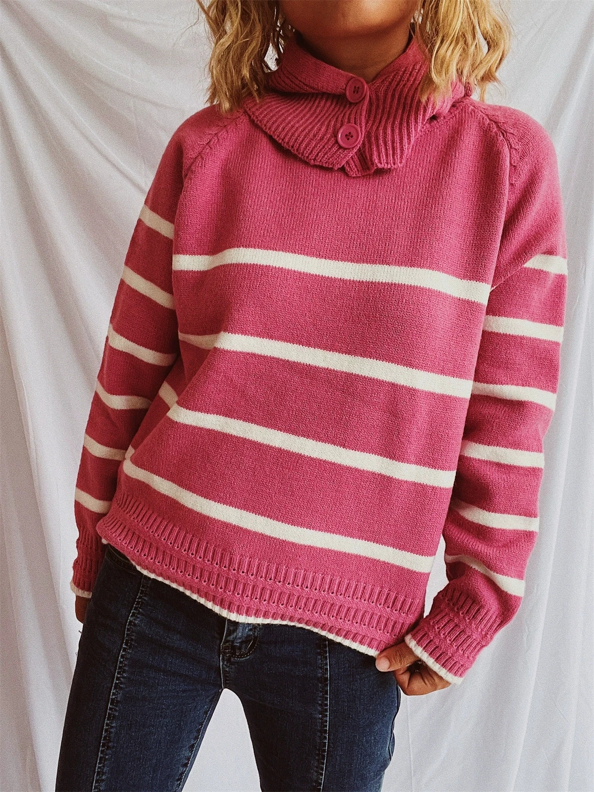 Autumn and winter round neck detachable hooded striped sweater for women, loose fitting pullover knitted sweater top for women