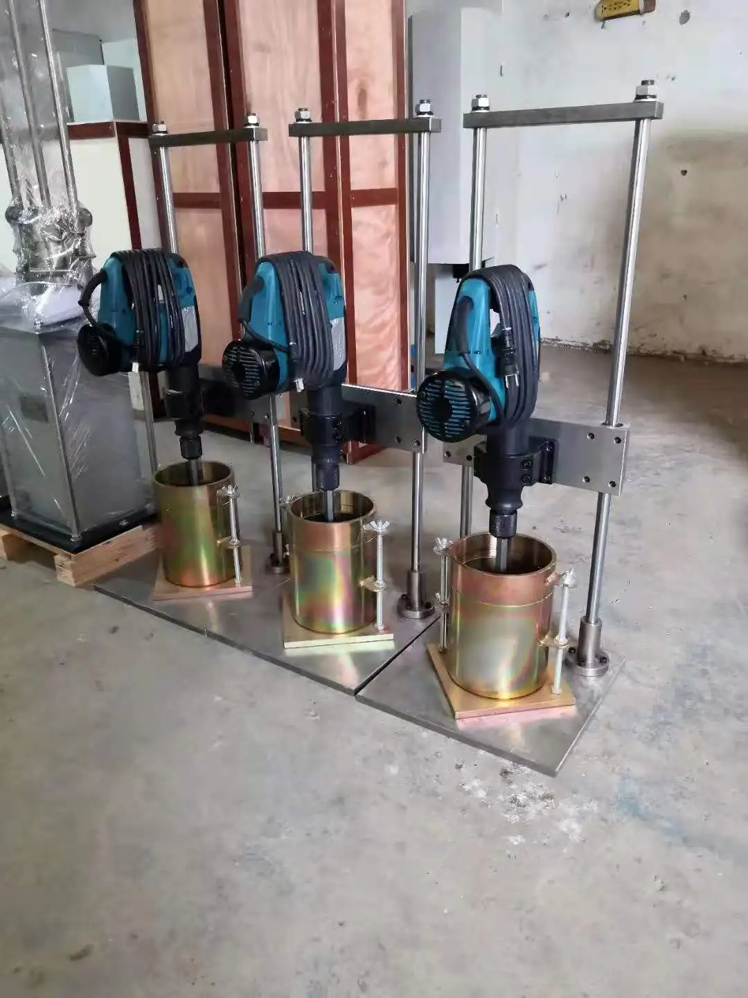 Vibrating Hammer Testing the Compaction of Proctor and CBR Soil Specimens/vibration/density test